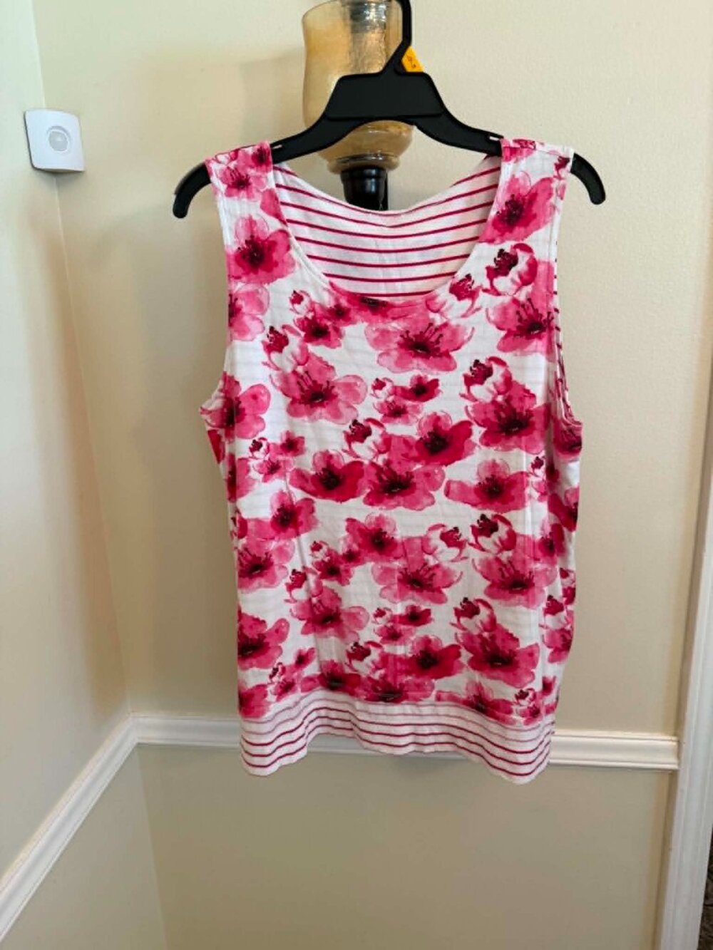 CHICO'S SLEEVELESS REVERSIBLE PINK FLORAL TANK SIZE 2